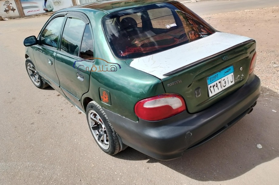 Accent Hyundai Dark green