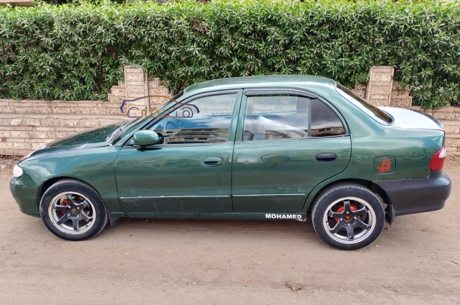 Accent Hyundai Dark green