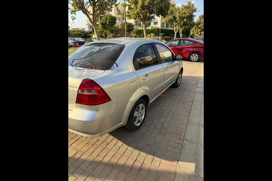 Aveo Chevrolet فضي