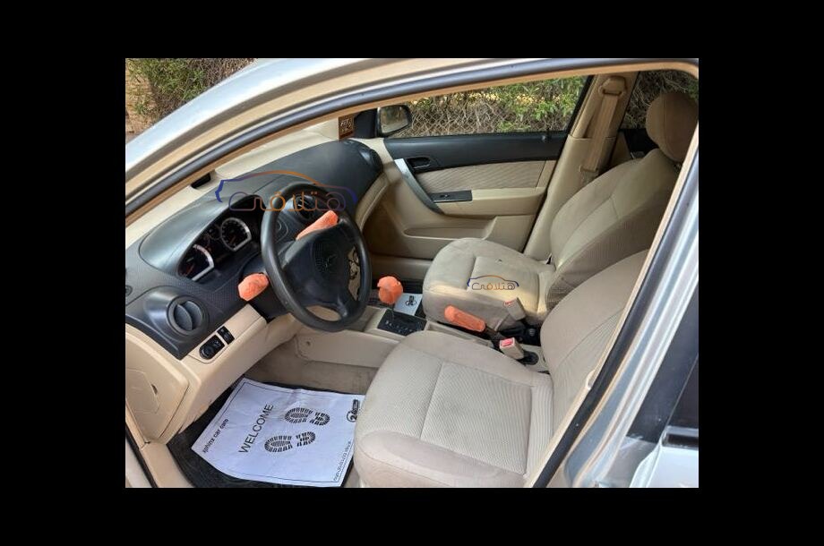 Aveo Chevrolet فضي