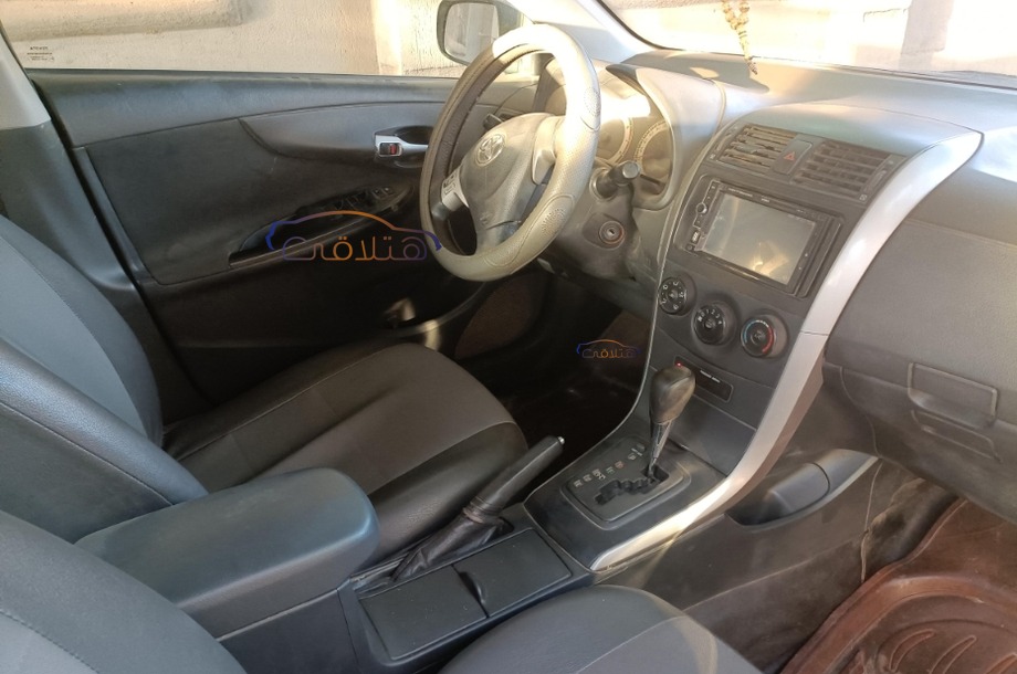 Corolla Toyota ذهبي