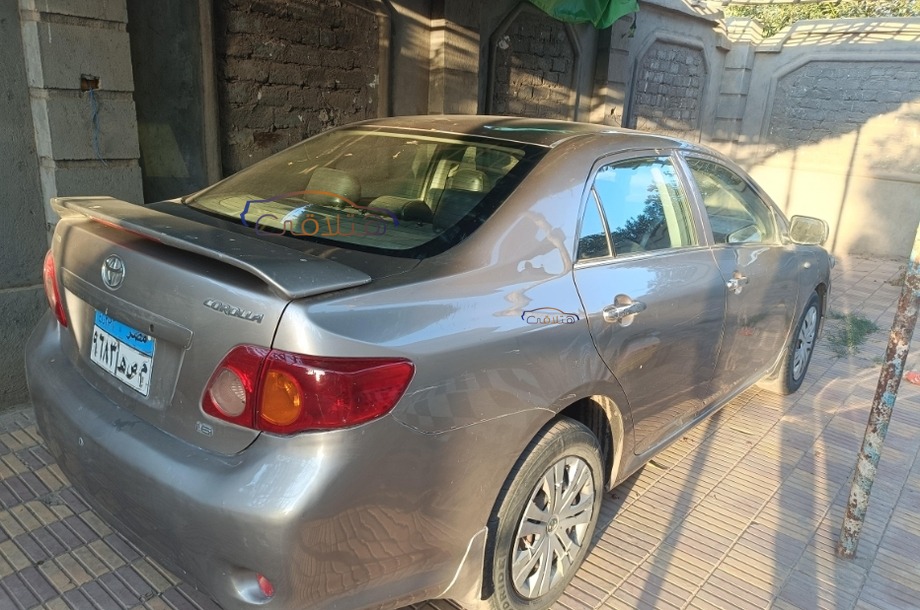 Corolla Toyota ذهبي