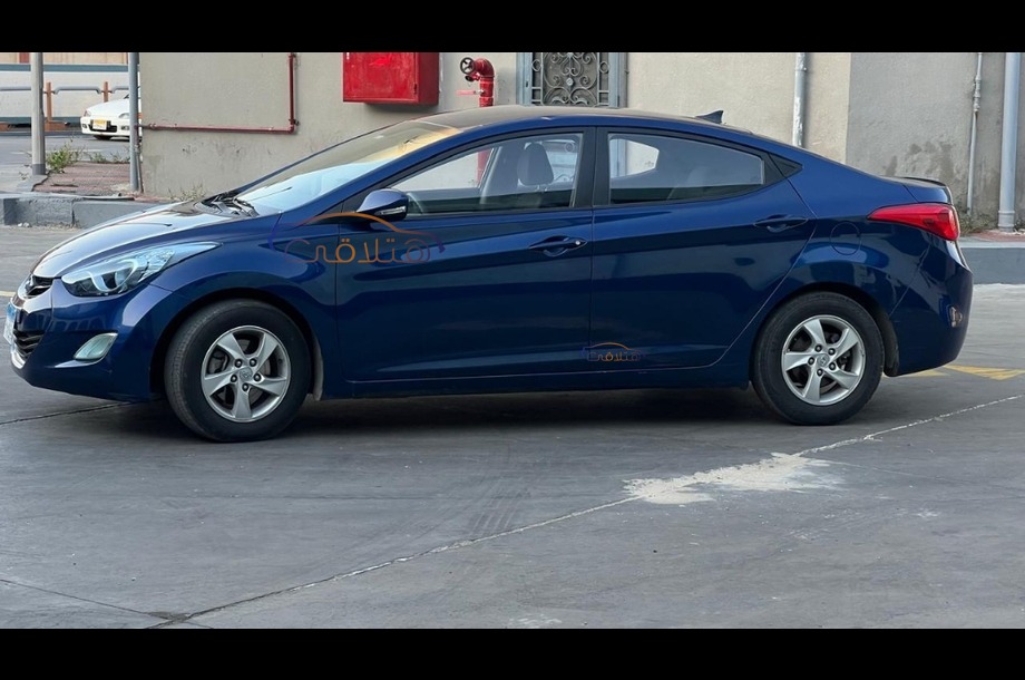 Avante Hyundai أزرق