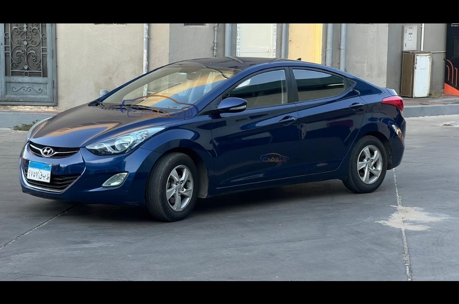 Avante Hyundai أزرق