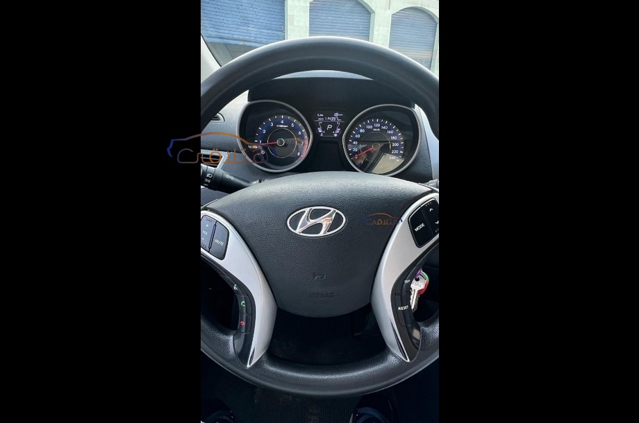 Avante Hyundai أزرق