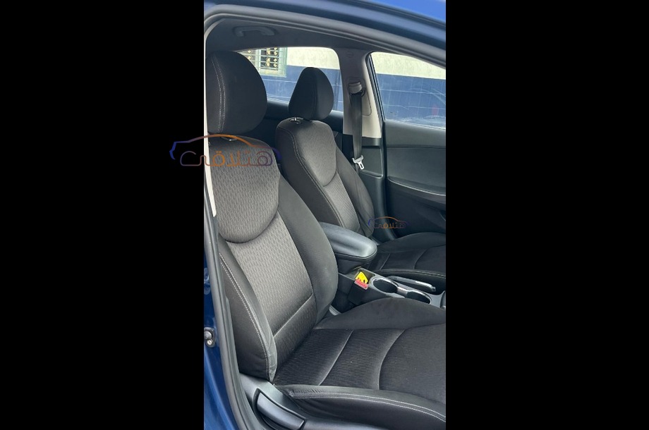 Avante Hyundai أزرق