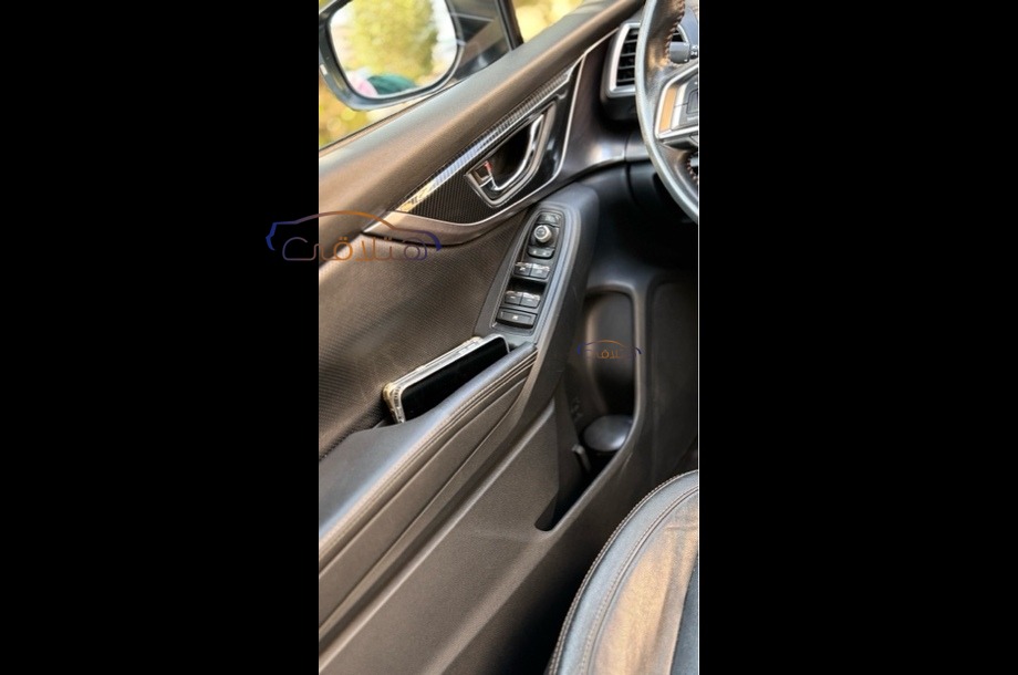 XV Subaru الأزرق الداكن