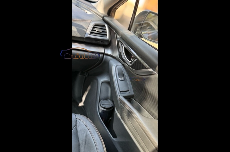 XV Subaru الأزرق الداكن