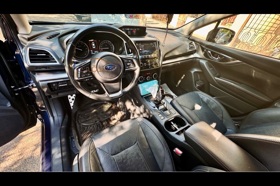 XV Subaru الأزرق الداكن