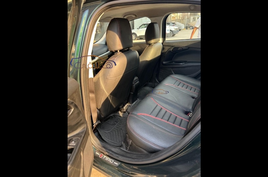 Tipo Fiat اخضر غامق