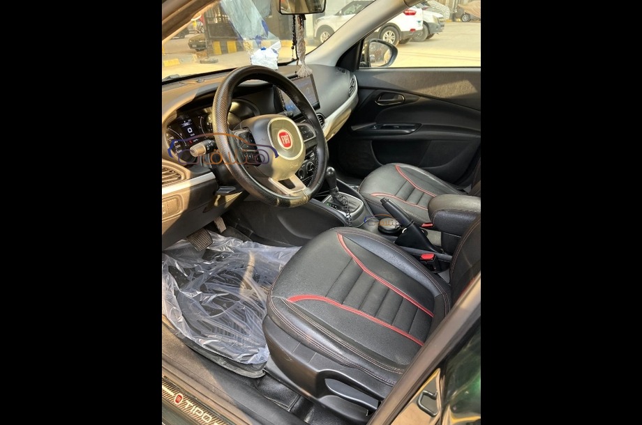 Tipo Fiat اخضر غامق