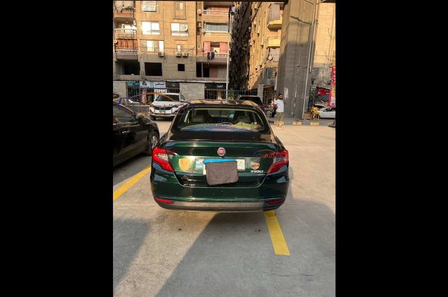 Tipo Fiat اخضر غامق