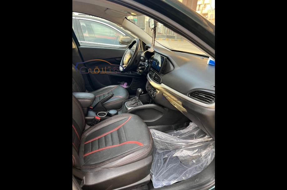 Tipo Fiat اخضر غامق