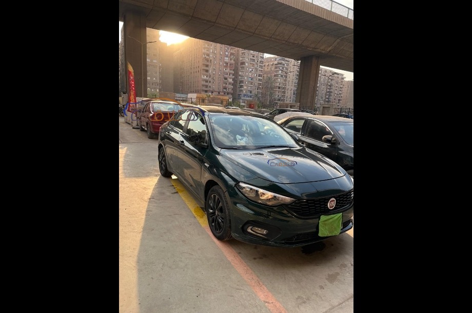 Tipo Fiat اخضر غامق