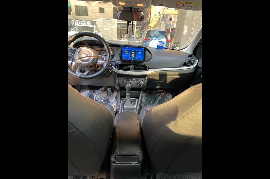 Tipo Fiat اخضر غامق