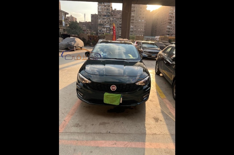 Tipo Fiat اخضر غامق