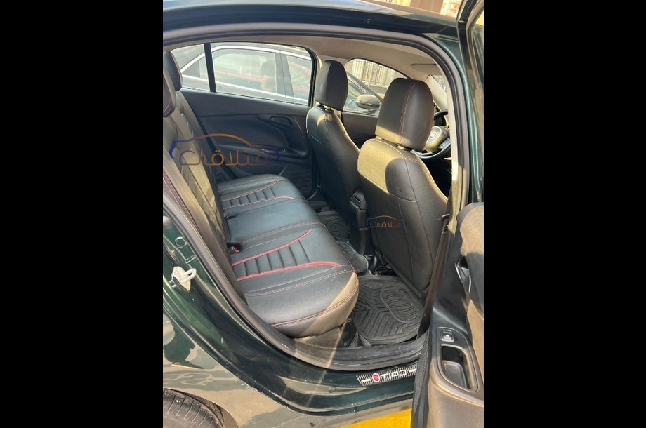 Tipo Fiat اخضر غامق