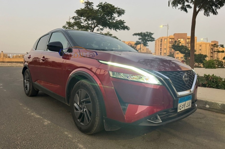 Qashqai Nissan Dark red