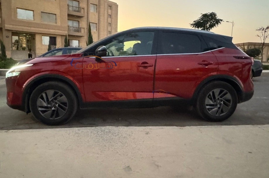 Qashqai Nissan Dark red