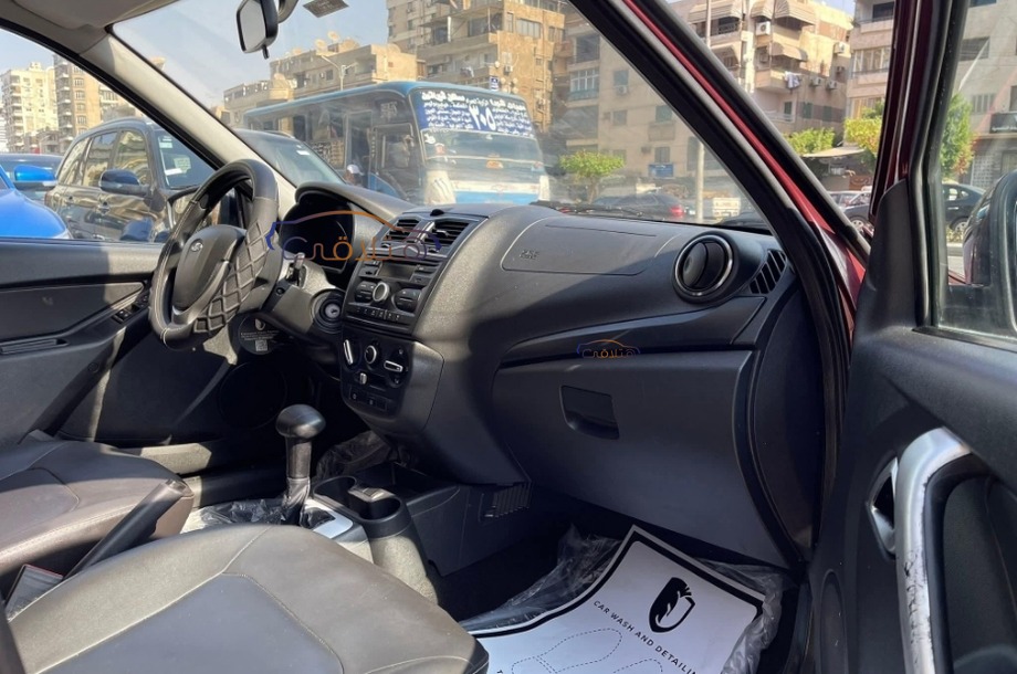 Granta Lada احمر غامق