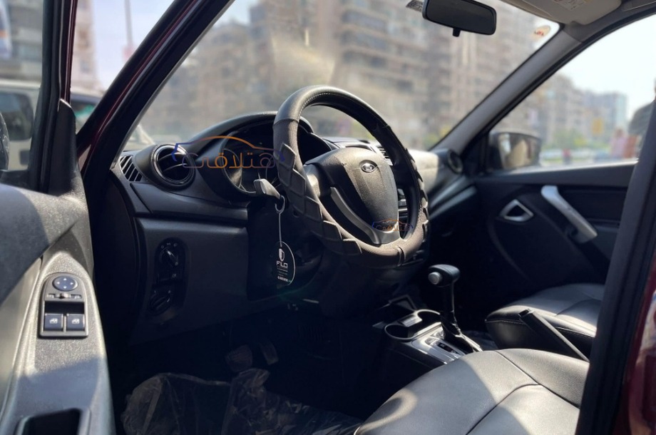 Granta Lada احمر غامق