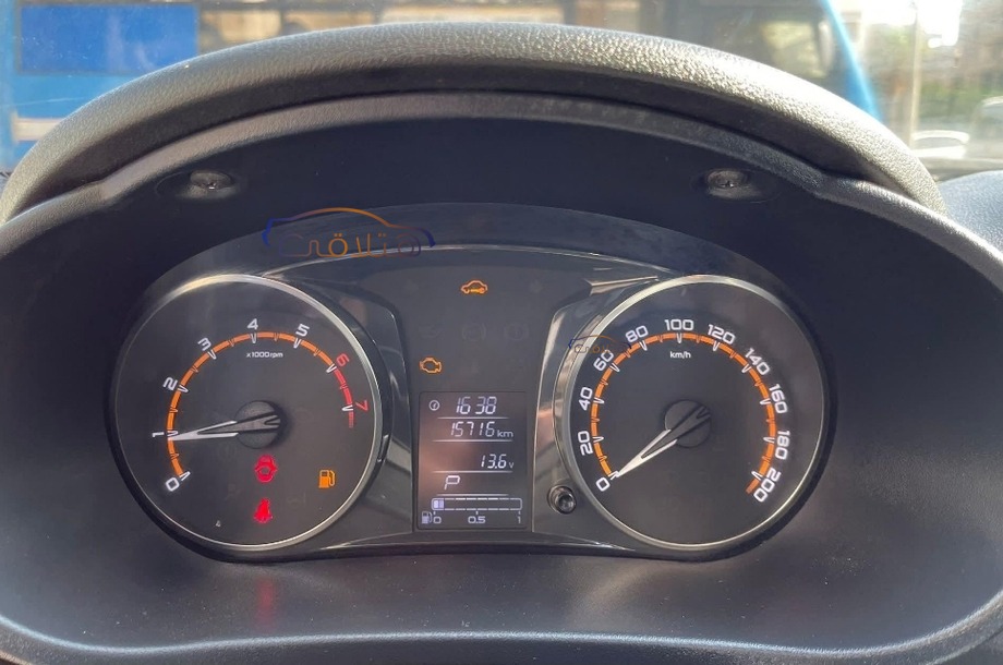 Granta Lada احمر غامق