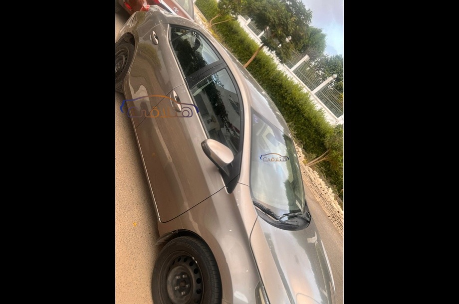 Corolla Toyota فضي