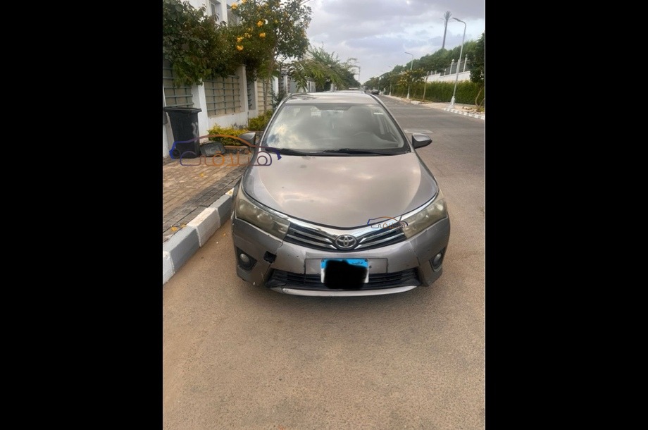 Corolla Toyota فضي