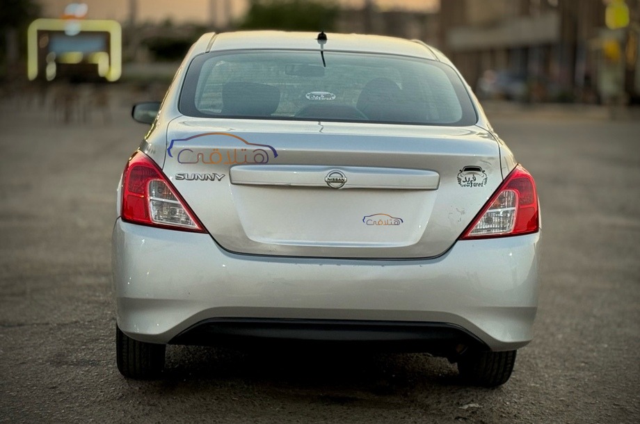 Sunny Nissan فضي