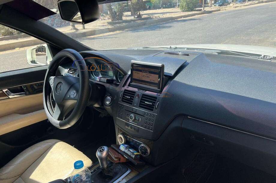 C 180 Mercedes أبيض