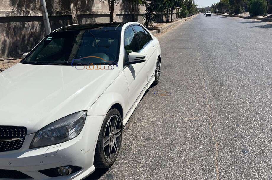 C 180 Mercedes أبيض
