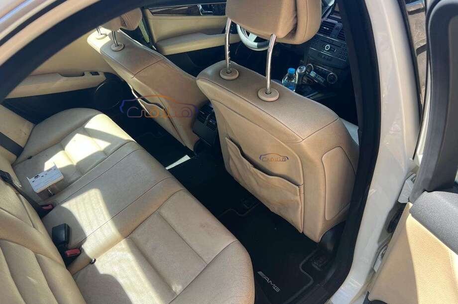 C 180 Mercedes أبيض