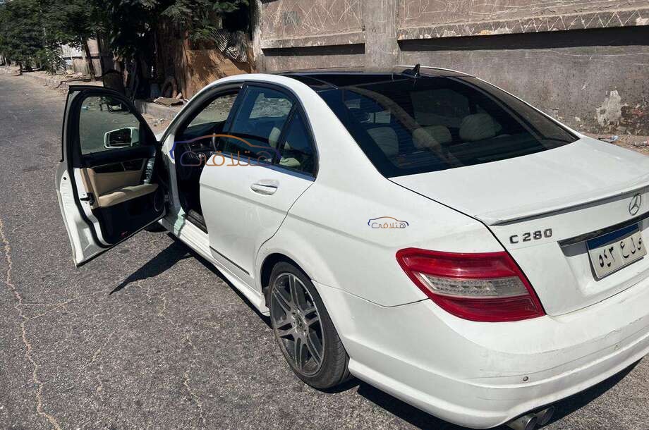 C 180 Mercedes أبيض