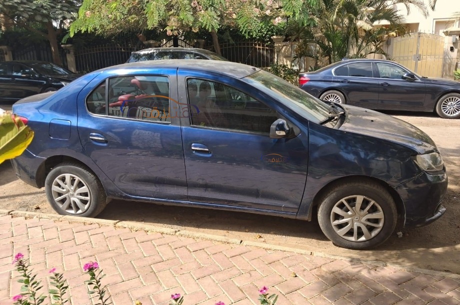 Logan Renault أزرق