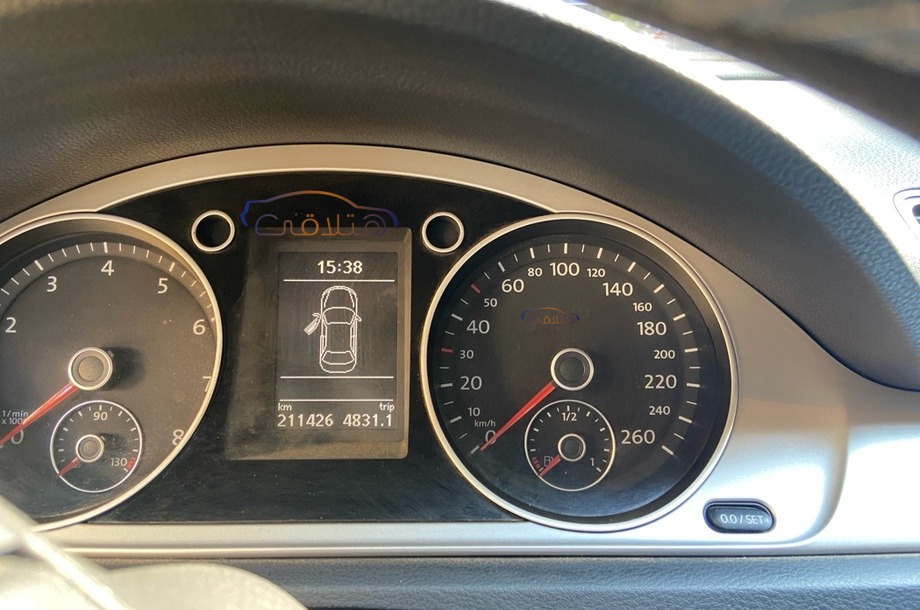 Passat Volkswagen فضي