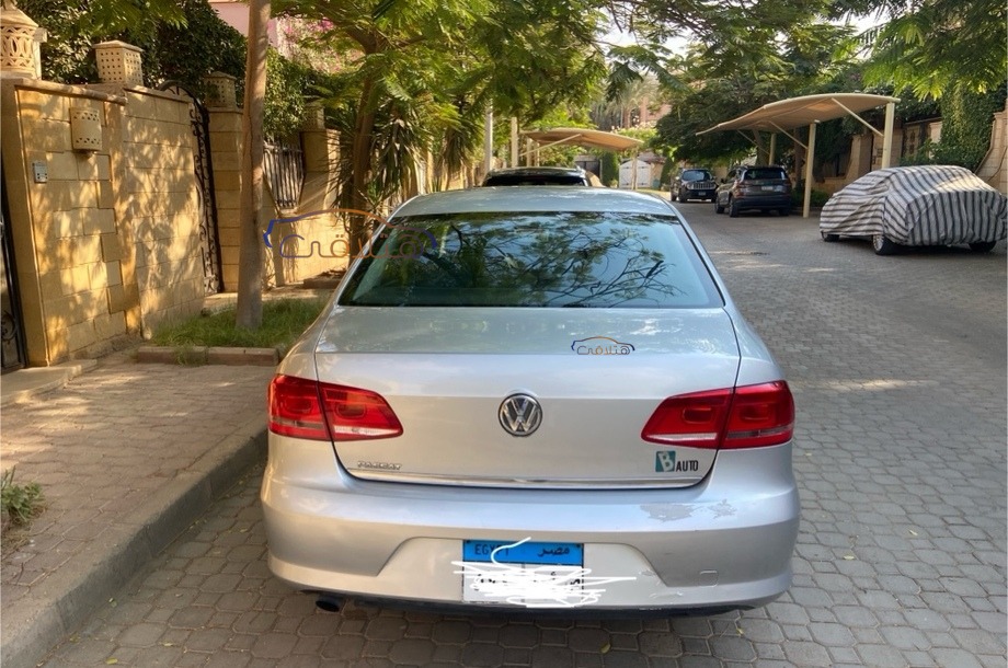 Passat Volkswagen فضي