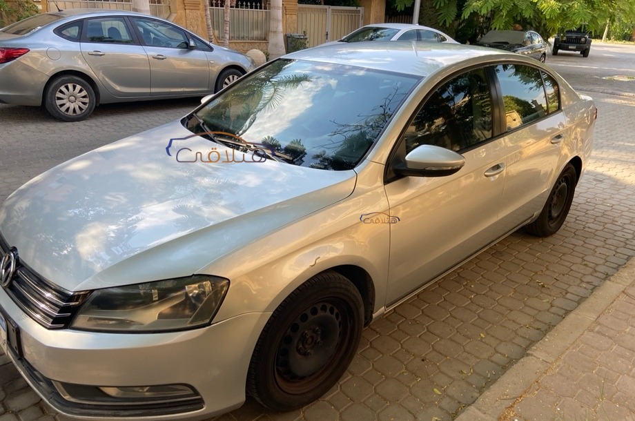 Passat Volkswagen فضي