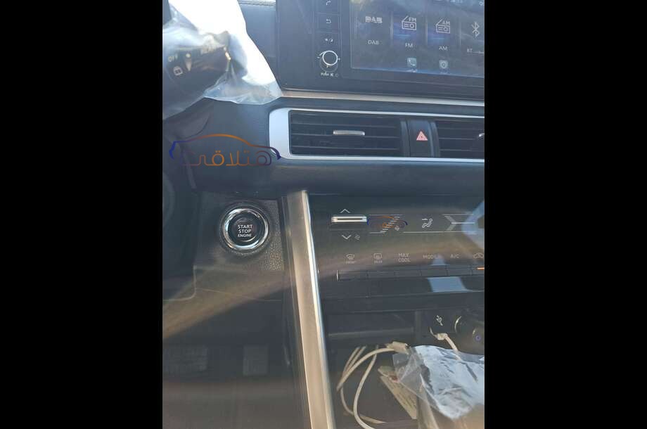 Xpander Cross Mitsubishi فضي