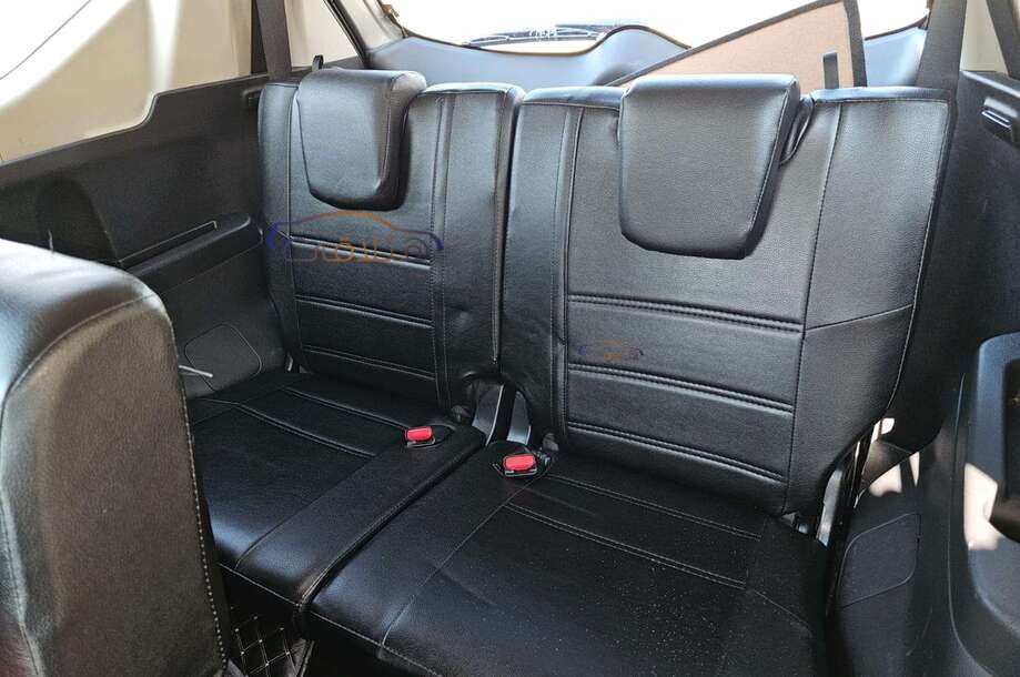 Xpander Cross Mitsubishi فضي