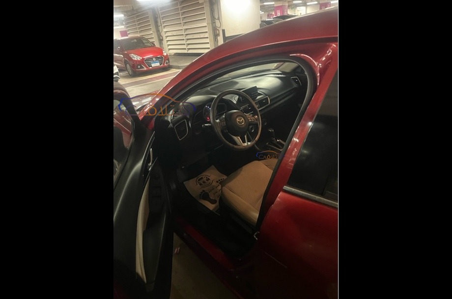 Mazda 3 Mazda احمر