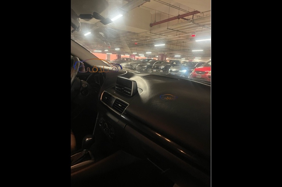 Mazda 3 Mazda احمر
