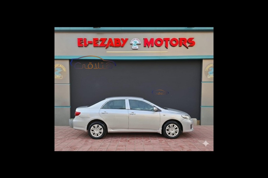 Corolla Toyota فضي