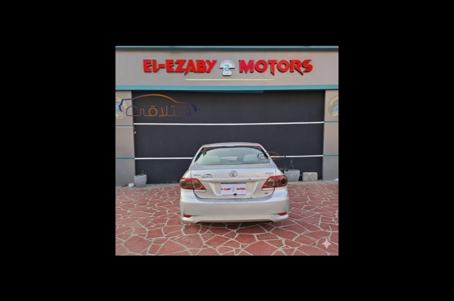 Corolla Toyota فضي