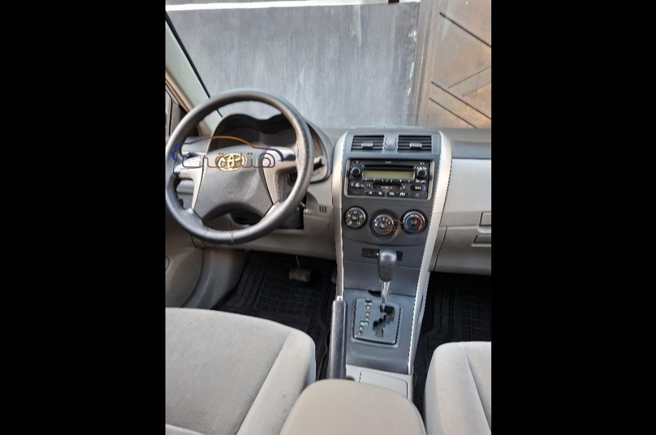 Corolla Toyota فضي