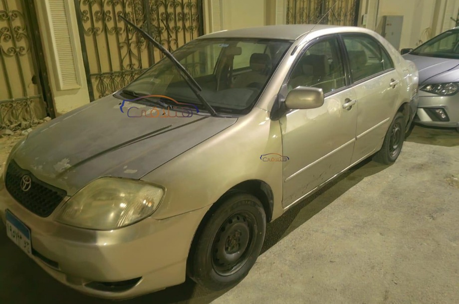 Corolla Toyota ذهبي