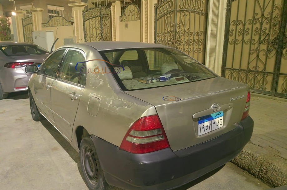 Corolla Toyota ذهبي