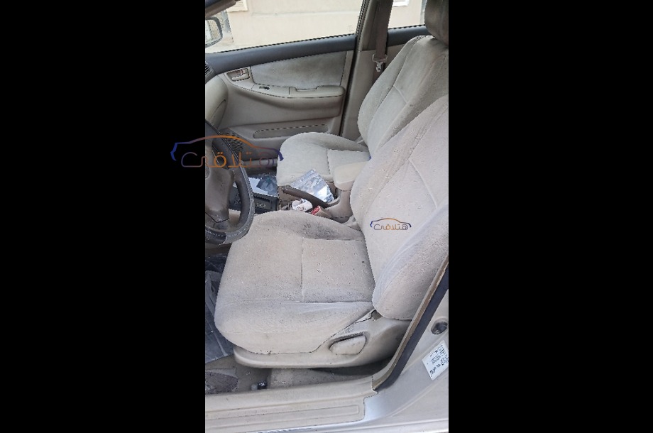 Corolla Toyota ذهبي