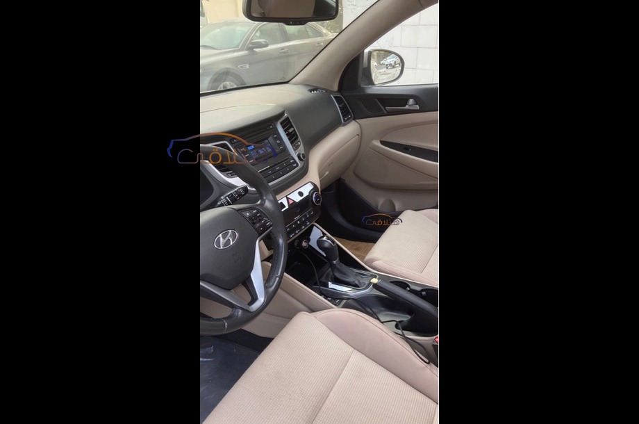 Tucson Hyundai Dark grey