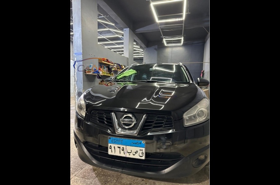 Qashqai Nissan أسود