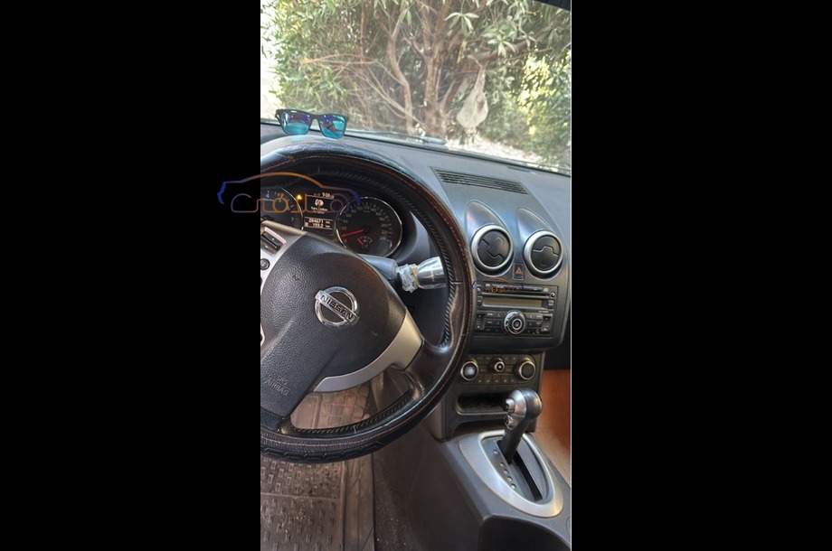 Qashqai Nissan أسود